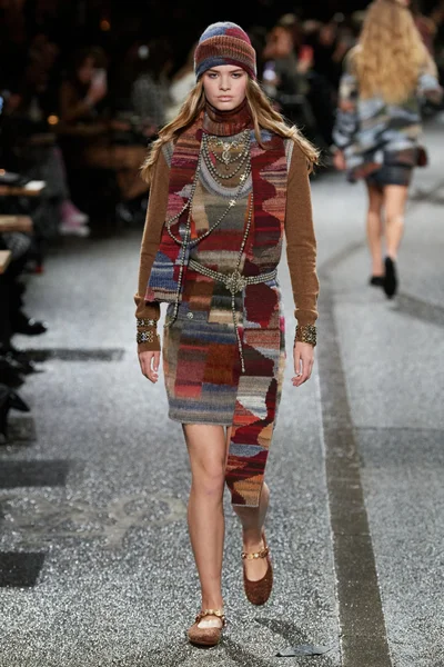 Look 48